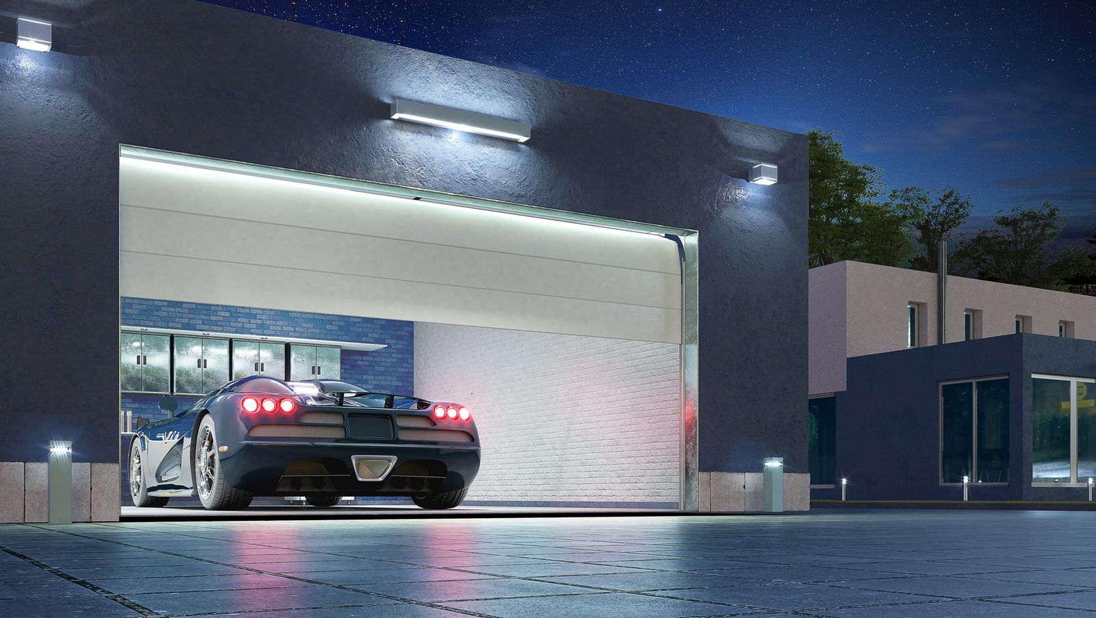 Moderne Garage mit geöffnetem Tor